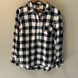 Merona Black & White Flannel half button tunic